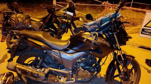 En esta motocicleta escaparon los delincuentes tres el robo en el Sur. En esta motocicleta escaparon los delincuentes tres el robo en el Sur.