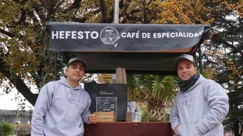 denunciaron a un cafe ambulante en maipu: debera dejar la plaza y vecinos juntan firmas para evitarlo denunciaron a un cafe ambulante en maipu: debera dejar la plaza y vecinos juntan firmas para evitarlo