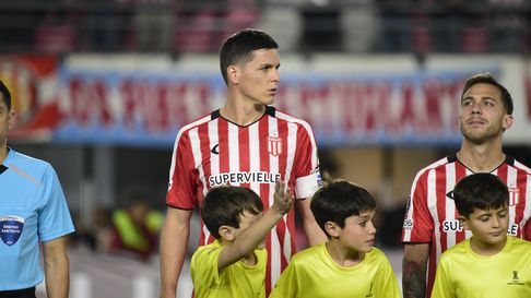 Carrillo se mantuvo fuera de la polemica y anotó el gol del empate para Estudiantes Carrillo se mantuvo fuera de la polemica y anotó el gol del empate para Estudiantes