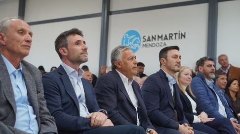 Cornejo presentó junto al CFI un plan integral de riego que busca optimizar el uso del agua y consolidar un modelo productivo sostenible en Mendoza. Cornejo presentó junto al CFI un plan integral de riego que busca optimizar el uso del agua y consolidar un modelo productivo sostenible en Mendoza.