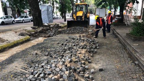 La Justicia habilitó la quita de adoquines en las zonas cercanas a las plazas Italia y Rocha de La Plata. La Justicia habilitó la quita de adoquines en las zonas cercanas a las plazas Italia y Rocha de La Plata.