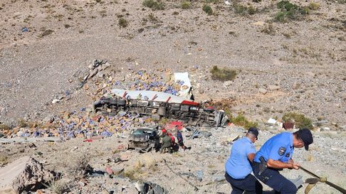 Grave accidente en la ruta 7 a la altura de Curva de Guido. Ocurrió entre un camión y dos autos. Grave accidente en la ruta 7 a la altura de Curva de Guido. Ocurrió entre un camión y dos autos.