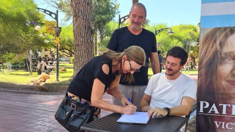 Luis Giachino, defensor de la vicepresidente Victoria Villarruel, criticó a Javier Milei por el escándalo de las criptomonedas. Luis Giachino, defensor de la vicepresidente Victoria Villarruel, criticó a Javier Milei por el escándalo de las criptomonedas.