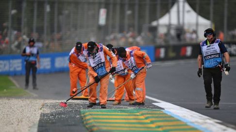 Miles de asistentes de pista trabajan gratis en la F1. Miles de asistentes de pista trabajan gratis en la F1.