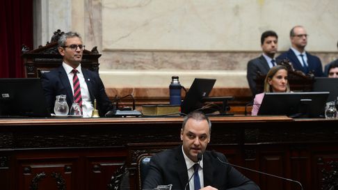Adorni en el Congreso: el Gobierno montó un show para respaldar a cuestionado funcionario Adorni en el Congreso: el Gobierno montó un show para respaldar a cuestionado funcionario