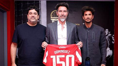 Eduardo Domínguez fue reconocido en la previa del partido de Estudiantes Eduardo Domínguez fue reconocido en la previa del partido de Estudiantes