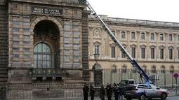 El robo del siglo en el Louvre: qué se sabe sobre los ladrones