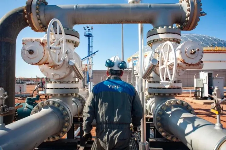 La fuga de YPF a Vaca Muerta deja menos regalías y crecen los despidos en los pozos de Mendoza