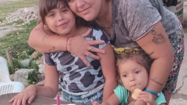 Celeste (27), y sus dos hijas: Pilar (7) y Ahitana (4) murieron en el incendio en Los Hornos Celeste (27), y sus dos hijas: Pilar (7) y Ahitana (4) murieron en el incendio en Los Hornos
