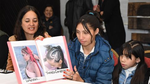 Mendoza financia 11 emprendimientos de la economía social para impulsar la producción y el empleo genuino. Mendoza financia 11 emprendimientos de la economía social para impulsar la producción y el empleo genuino.