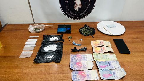 La Policía allanó dos puntos de venta de droga en distintos departamentos. La Policía allanó dos puntos de venta de droga en distintos departamentos.
