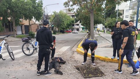 El quinto sospechoso aprehendido estaba escondido en una alcantarilla El quinto sospechoso aprehendido estaba escondido en una alcantarilla