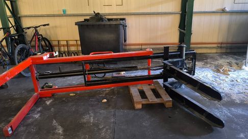 grave accidente: una maquina aplasto a un obrero en ensenada grave accidente: una maquina aplasto a un obrero en ensenada