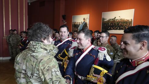 Javier Milei almorzó con el Regimiento de Granaderos en la Casa Rosada por el aniversario de José de San Martín. Javier Milei almorzó con el Regimiento de Granaderos en la Casa Rosada por el aniversario de José de San Martín.