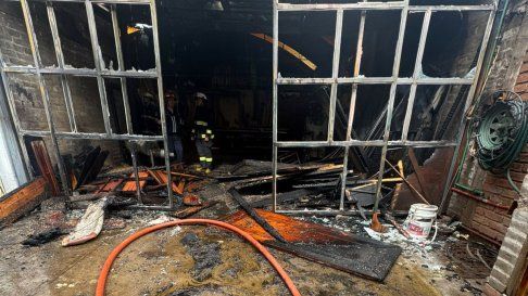 Incendio en galpon de Godoy Cruz Incendio en galpon de Godoy Cruz