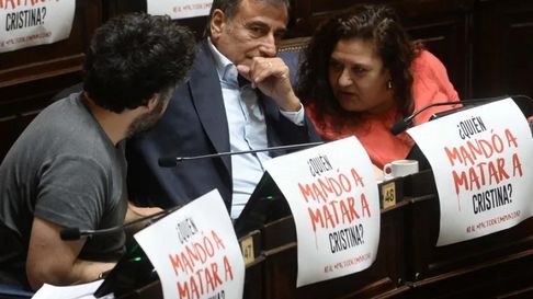 dos diputados de union por la patria se trenzaron en las redes dos diputados de union por la patria se trenzaron en las redes