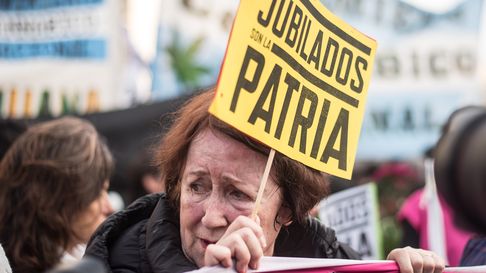 La marcha de los jubilados estuvo acompañada por el colectivo de Ni Una Menos y medicos del Hospital Garrahan La marcha de los jubilados estuvo acompañada por el colectivo de Ni Una Menos y medicos del Hospital Garrahan