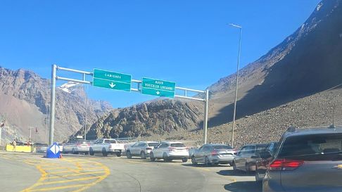 El sábado tuvo varios momentos de larga espera para cruzar a Chile. Imagen ilustrativa El sábado tuvo varios momentos de larga espera para cruzar a Chile. Imagen ilustrativa