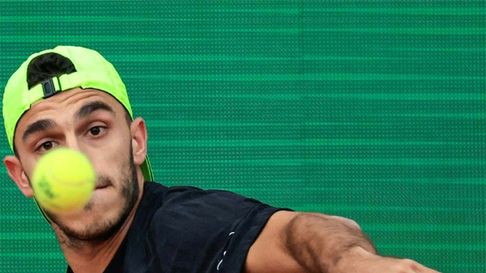 El sueño del tenista argentino Juan Manuel Cerúndolo acabó hoy en el Masters 1000 de Madrid, al caer 0-2 ante el ruso Daniil Medvédev en la ronda de 32. El sueño del tenista argentino Juan Manuel Cerúndolo acabó hoy en el Masters 1000 de Madrid, al caer 0-2 ante el ruso Daniil Medvédev en la ronda de 32.