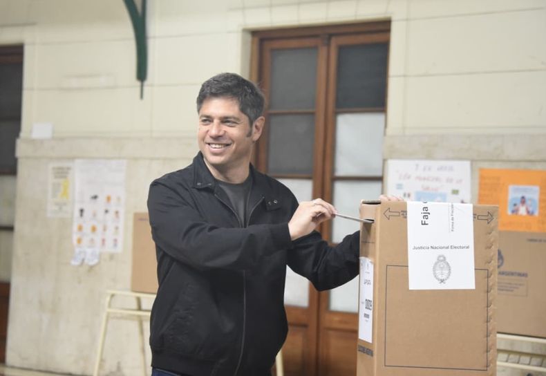 Axel Kicillof emitió su voto a pocos metros de la gobernación, en La Plata Axel Kicillof emitió su voto a pocos metros de la gobernación, en La Plata