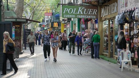 Los empleados de comercio acordaron una suma fija. Los empleados de comercio acordaron una suma fija.