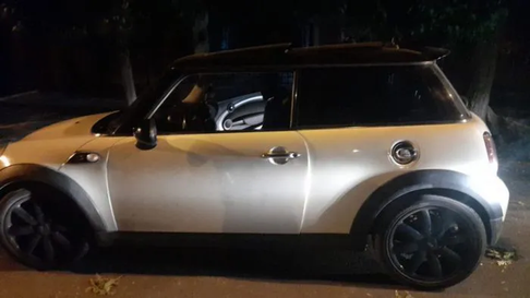 La Policía secuestró un Mini Cooper vinculado a temas de droga. La Policía secuestró un Mini Cooper vinculado a temas de droga.