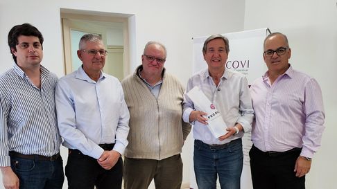 Emir Félix y directivos de ACOVI analizaron la crisis del vino mendocino y presentaron propuestas para proteger la producción local. Emir Félix y directivos de ACOVI analizaron la crisis del vino mendocino y presentaron propuestas para proteger la producción local.