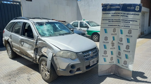 El auto involucrado en el accidente de Villa Elvira El auto involucrado en el accidente de Villa Elvira