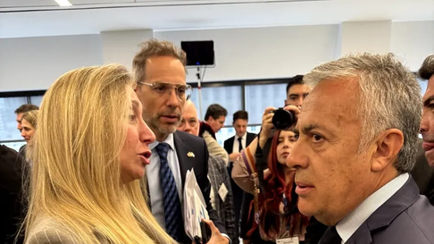 Cornejo y Karina Milei, armadora de la alianza en Mendoza y las provincias aliadas al libertario. Cornejo y Karina Milei, armadora de la alianza en Mendoza y las provincias aliadas al libertario.