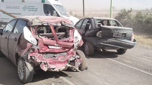 poca visibilidad por el viento zonda: un choque entre seis autos y un colectivo dejo lesionados poca visibilidad por el viento zonda: un choque entre seis autos y un colectivo dejo lesionados