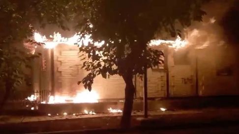 El incendio causó pérdidas totales para la familia de Guaymallén. El incendio causó pérdidas totales para la familia de Guaymallén.