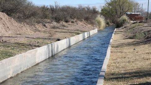 El canal de riego es importante para la zona sur de Mendoza. El canal de riego es importante para la zona sur de Mendoza.