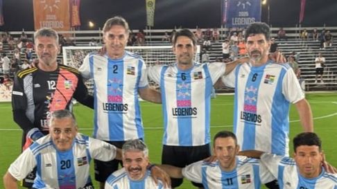 El ex Gimnasia, Chirola Romero, campeón con un equipo de leyendas argentinas El ex Gimnasia, Chirola Romero, campeón con un equipo de leyendas argentinas