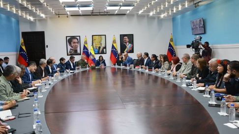 La vicepresidenta de Venezuela, Delcy Rodríguez, juró este lunes como presidenta encargada del país La vicepresidenta de Venezuela, Delcy Rodríguez, juró este lunes como presidenta encargada del país