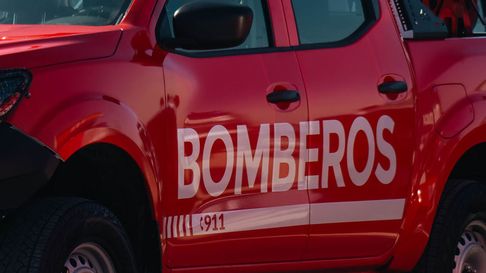 Bomberos trabajan en el lugar del accidente. Imagen ilustrativa. Bomberos trabajan en el lugar del accidente. Imagen ilustrativa.