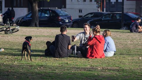 Tarde ideal de domingo para compartir un mate al aire libre en La Plata Tarde ideal de domingo para compartir un mate al aire libre en La Plata