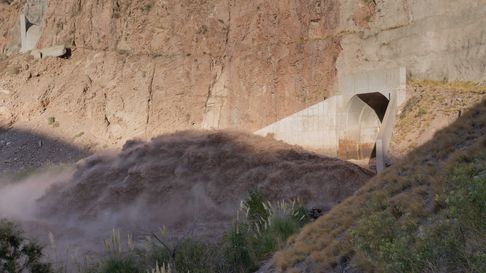 Maniobras en dique Potrerillos Maniobras en dique Potrerillos