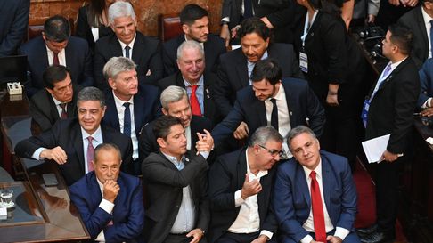 Axel Kicillof junto a gobernadores en la Asamblea Legislativa Axel Kicillof junto a gobernadores en la Asamblea Legislativa