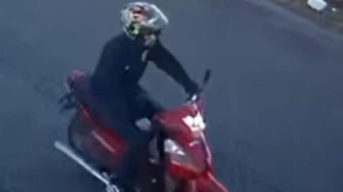 un delincuente sin dientes se robo una moto en la plata un delincuente sin dientes se robo una moto en la plata