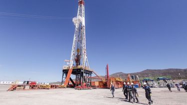 La guerra ya impactó en el precio del petróleo en Wall Street. Y podría seguir subiendo, cambiando el escenario en Vaca Muerta. La guerra ya impactó en el precio del petróleo en Wall Street. Y podría seguir subiendo, cambiando el escenario en Vaca Muerta.