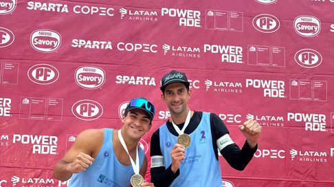 Sancer con su yunta Azaad, venían de coronarse en Chile en beach vóley. Sancer con su yunta Azaad, venían de coronarse en Chile en beach vóley.