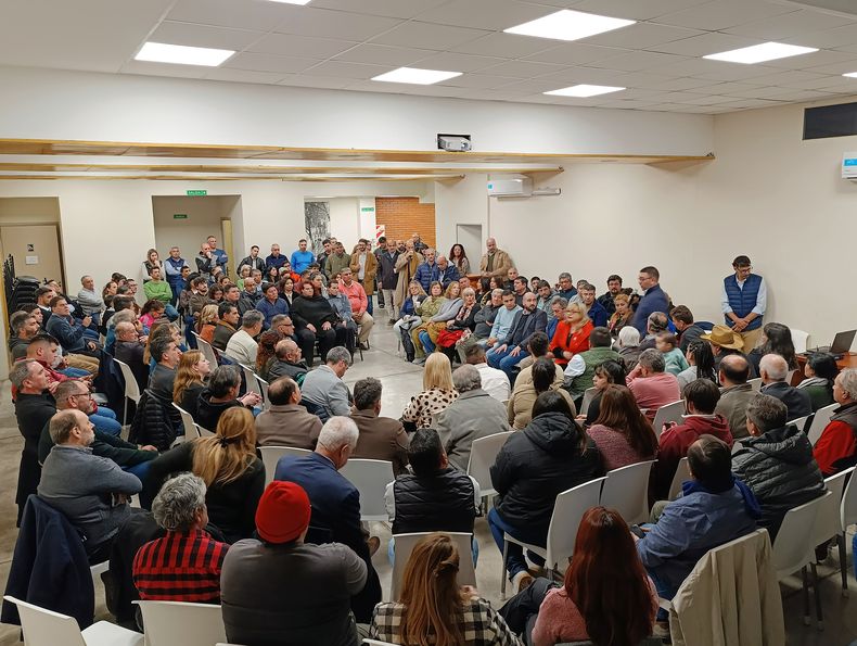 Los frentes electorales se inscriben y una parte de La Unión Mendocina se reedita para llamarse Provincias Unidas, como el frente de los gobernadores. 