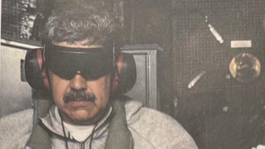 Nicolás Maduro bajo el control de fuerzas de Estados Unidos. La imagen fue publicada por Donald Trump