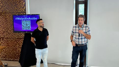 Elecciones 2025. Gabriel López junto a Pablo Priore en un acto organizado en Maipú. Elecciones 2025. Gabriel López junto a Pablo Priore en un acto organizado en Maipú.