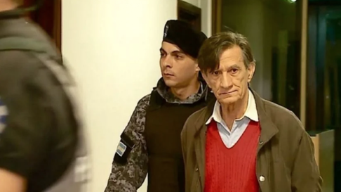 Un tribunal de Justicia confirmó que Mauro Aguirre y tres exintegrantes de su agrupación irán a juicio oral por presuntos abusos sexuales contra alumnas. Un tribunal de Justicia confirmó que Mauro Aguirre y tres exintegrantes de su agrupación irán a juicio oral por presuntos abusos sexuales contra alumnas.