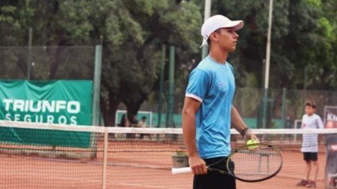 Gaspar abre su camino en el tenis de Francia. Gaspar abre su camino en el tenis de Francia.