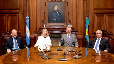 la corte suprema de la provincia se metio en el debate por el desdoblamiento de las elecciones la corte suprema de la provincia se metio en el debate por el desdoblamiento de las elecciones