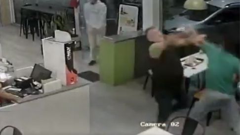 Violenta pelea en una estación de servicio Violenta pelea en una estación de servicio