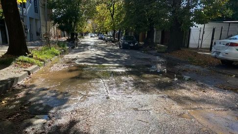 meses de reclamo en barrio hipodromo por perdidas de agua meses de reclamo en barrio hipodromo por perdidas de agua