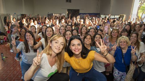 Anabel Fernández Sagasti y Flor Destéfanis. La baja de la intendenta de Santa Rosa abriría la chance para acordar con el sector de la senadora nacional. Anabel Fernández Sagasti y Flor Destéfanis. La baja de la intendenta de Santa Rosa abriría la chance para acordar con el sector de la senadora nacional.